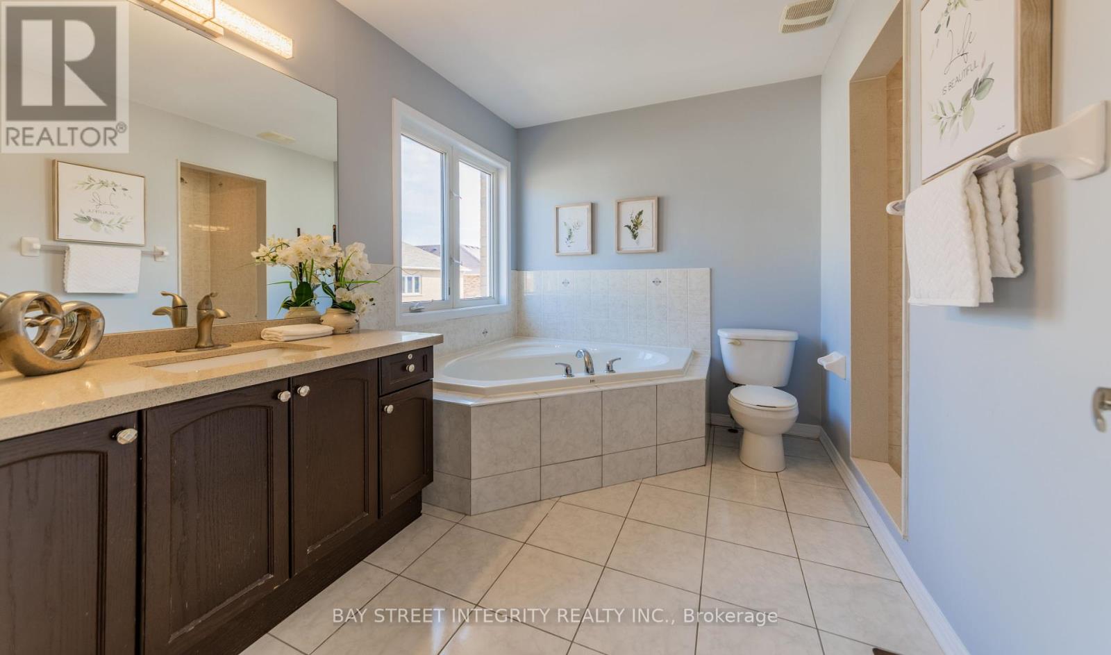 Photo 49 of 82 Oswell Drive, Ajax ON