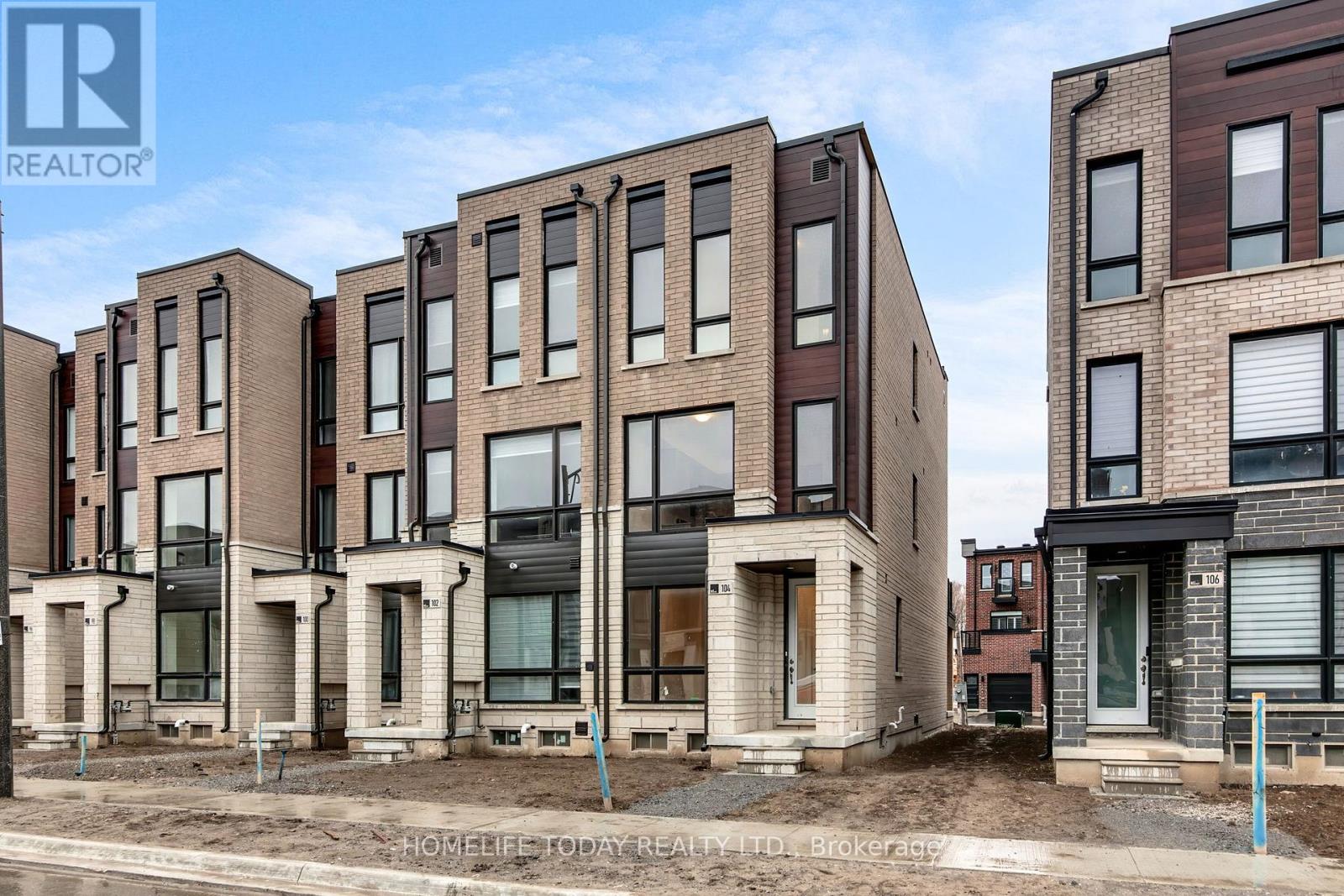 Photo 1 of 104 Stauffer Crescent, Markham ON