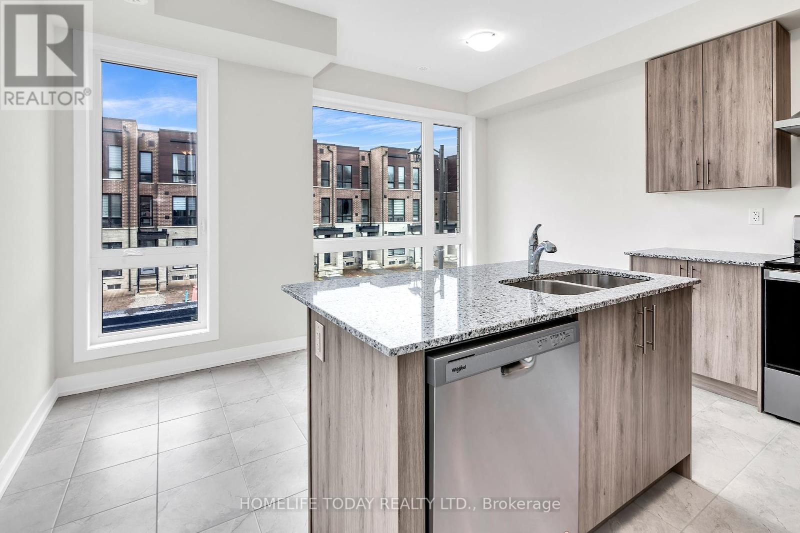 Photo 10 of 104 Stauffer Crescent, Markham ON