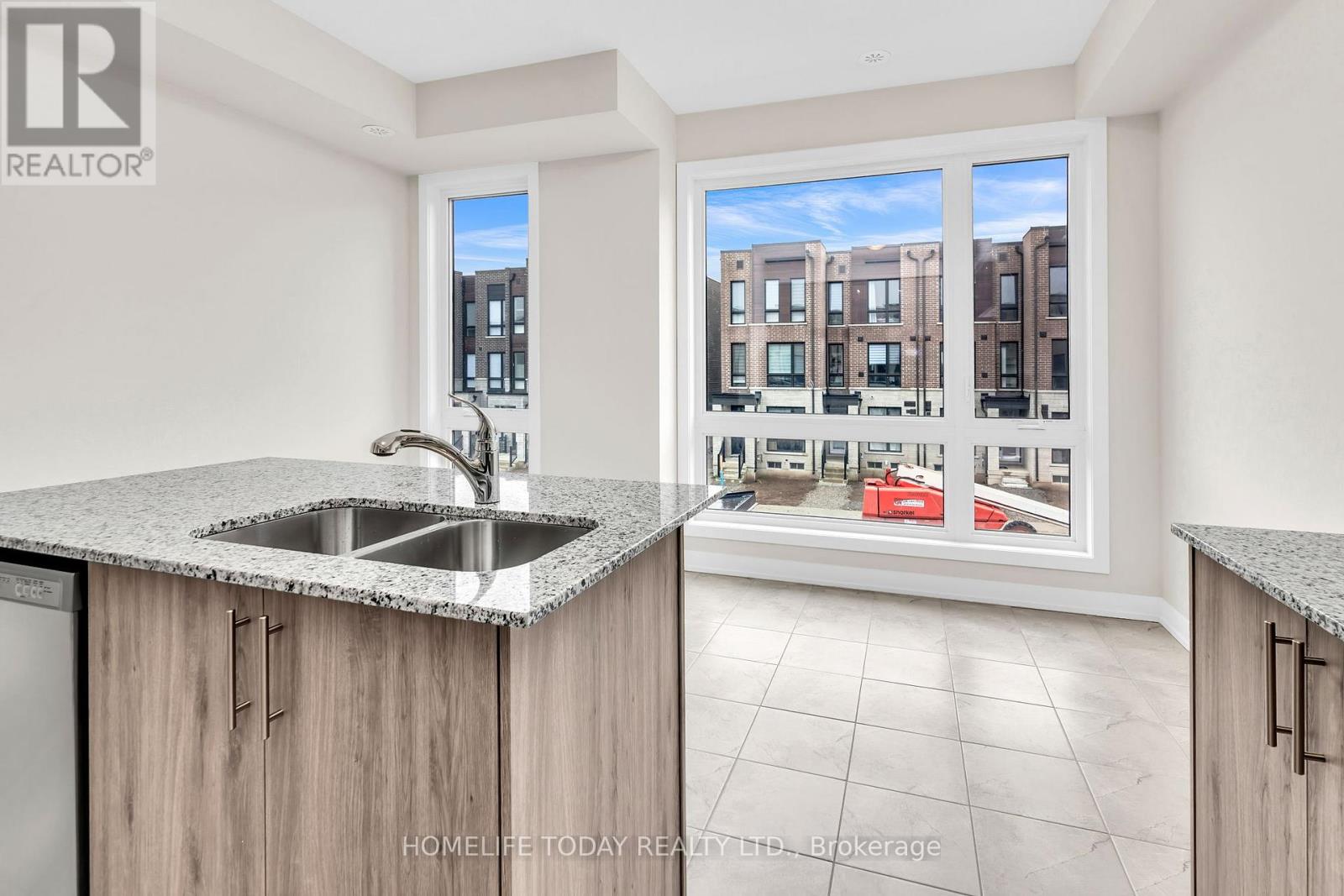 Photo 14 of 104 Stauffer Crescent, Markham ON
