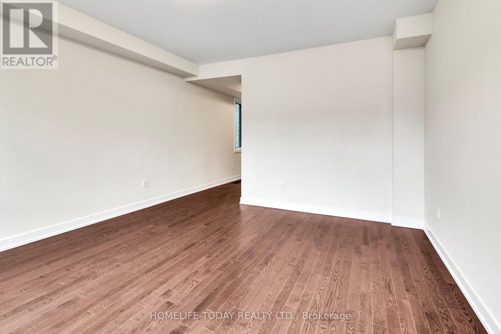 Photo 18 of 104 Stauffer Crescent, Markham ON