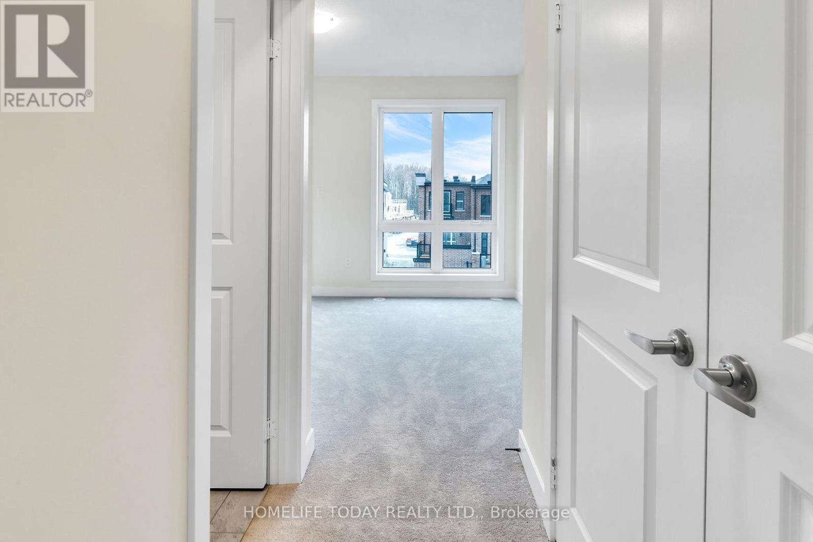 Photo 24 of 104 Stauffer Crescent, Markham ON
