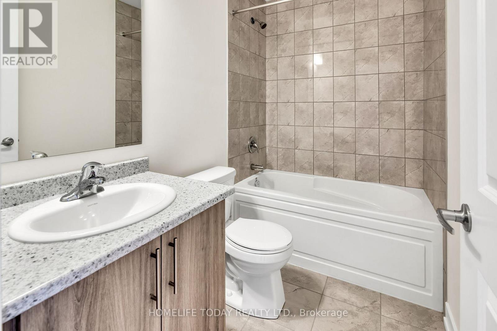 Photo 29 of 104 Stauffer Crescent, Markham ON
