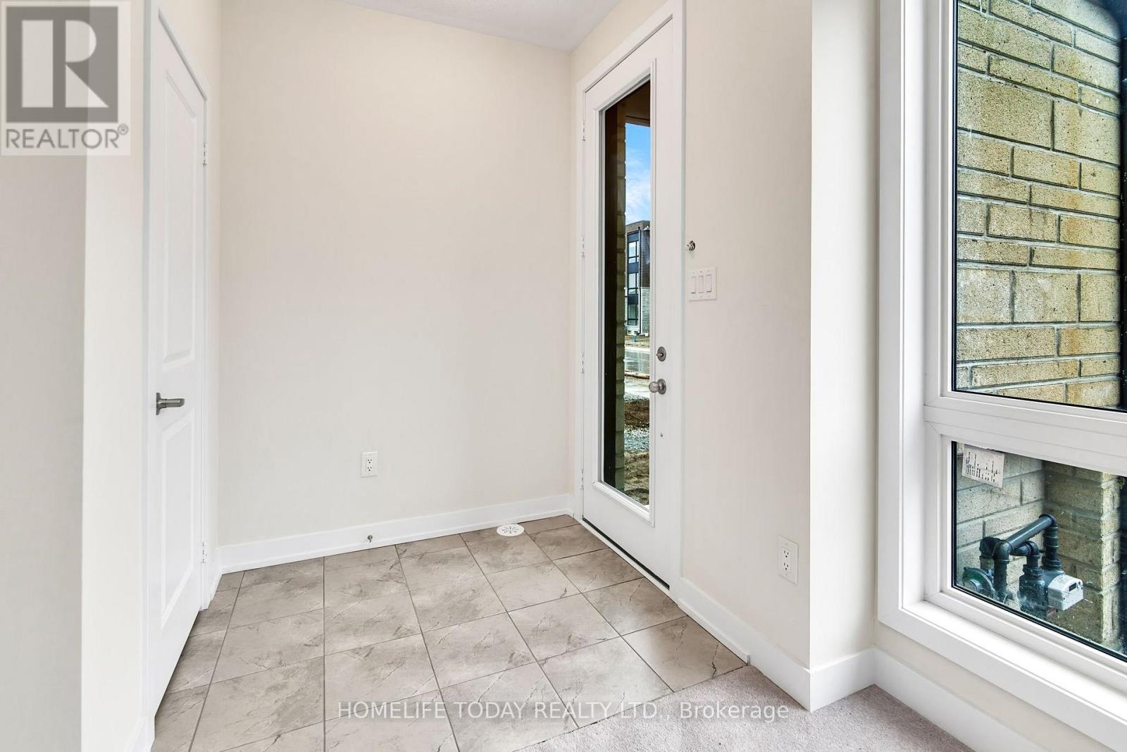 Photo 3 of 104 Stauffer Crescent, Markham ON