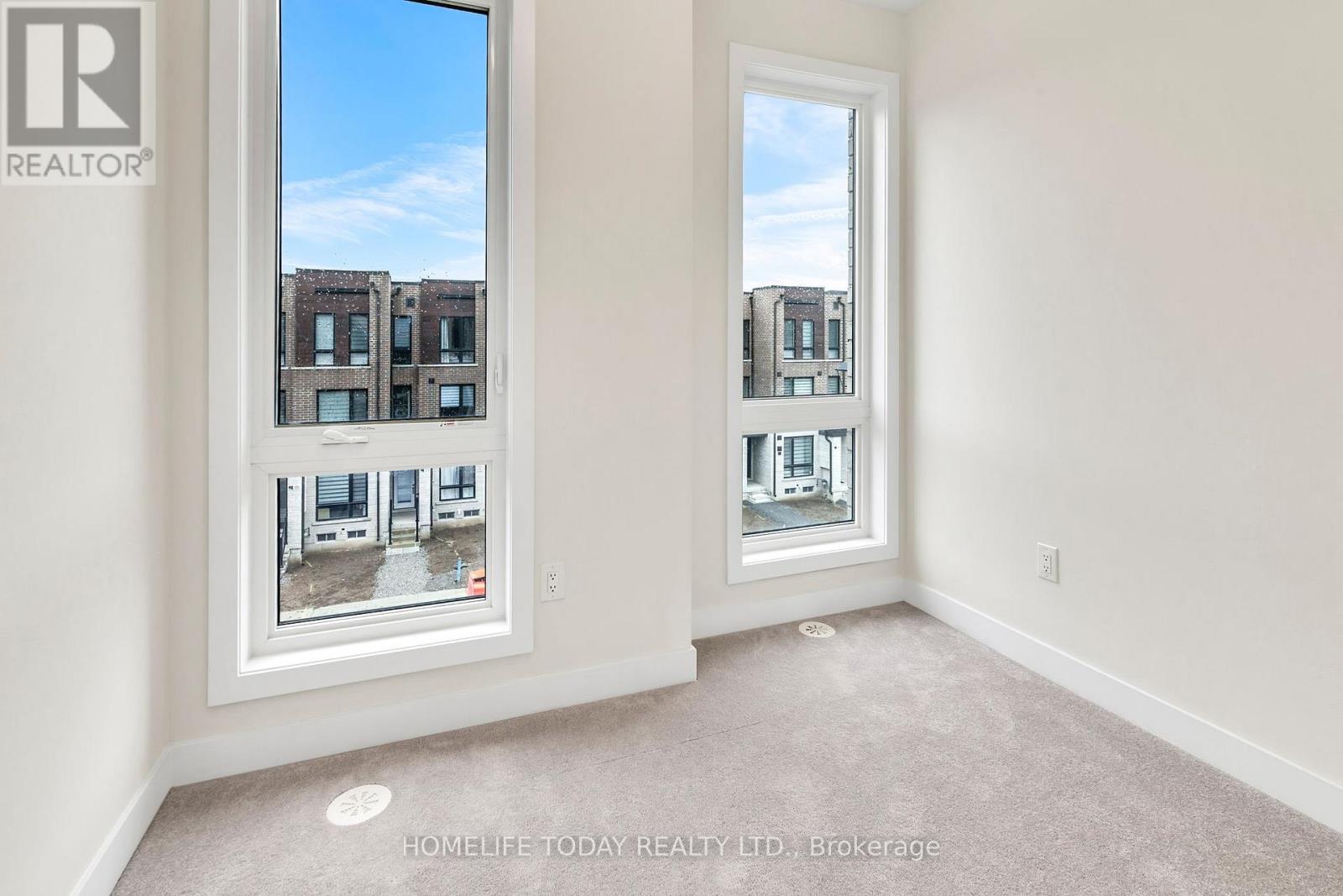 Photo 32 of 104 Stauffer Crescent, Markham ON
