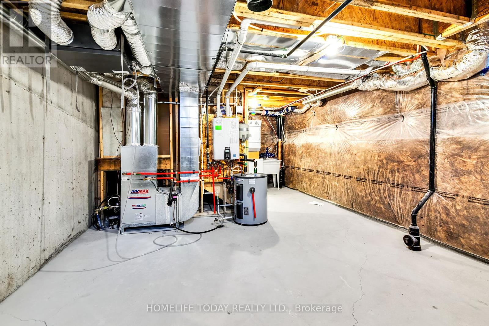 Photo 35 of 104 Stauffer Crescent, Markham ON