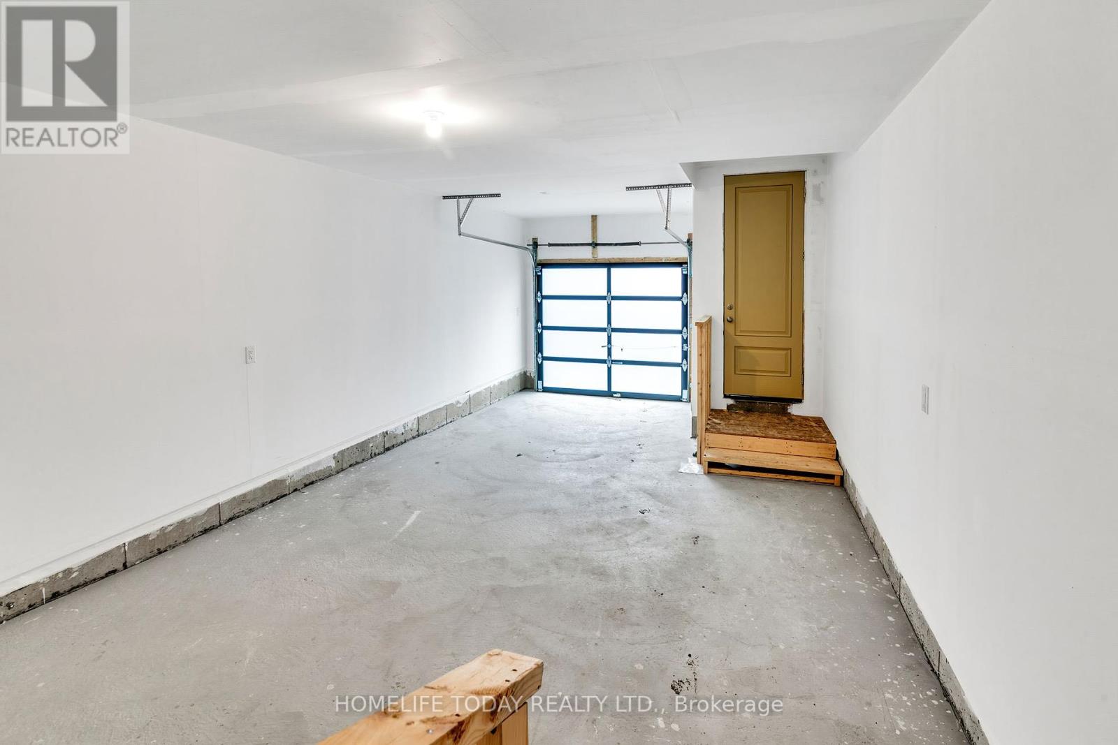 Photo 38 of 104 Stauffer Crescent, Markham ON