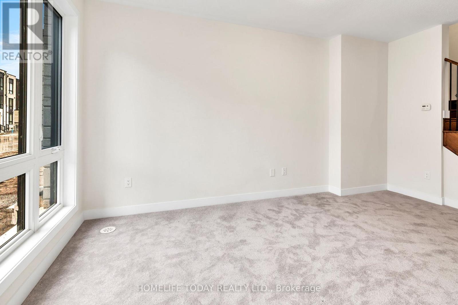 Photo 4 of 104 Stauffer Crescent, Markham ON