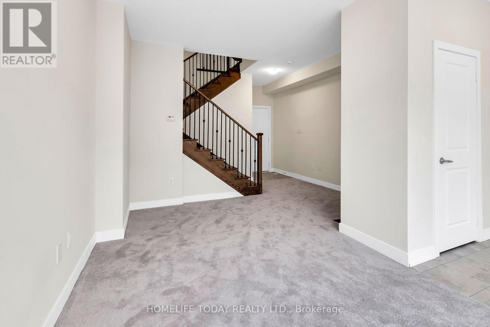 Photo 5 of 104 Stauffer Crescent, Markham ON