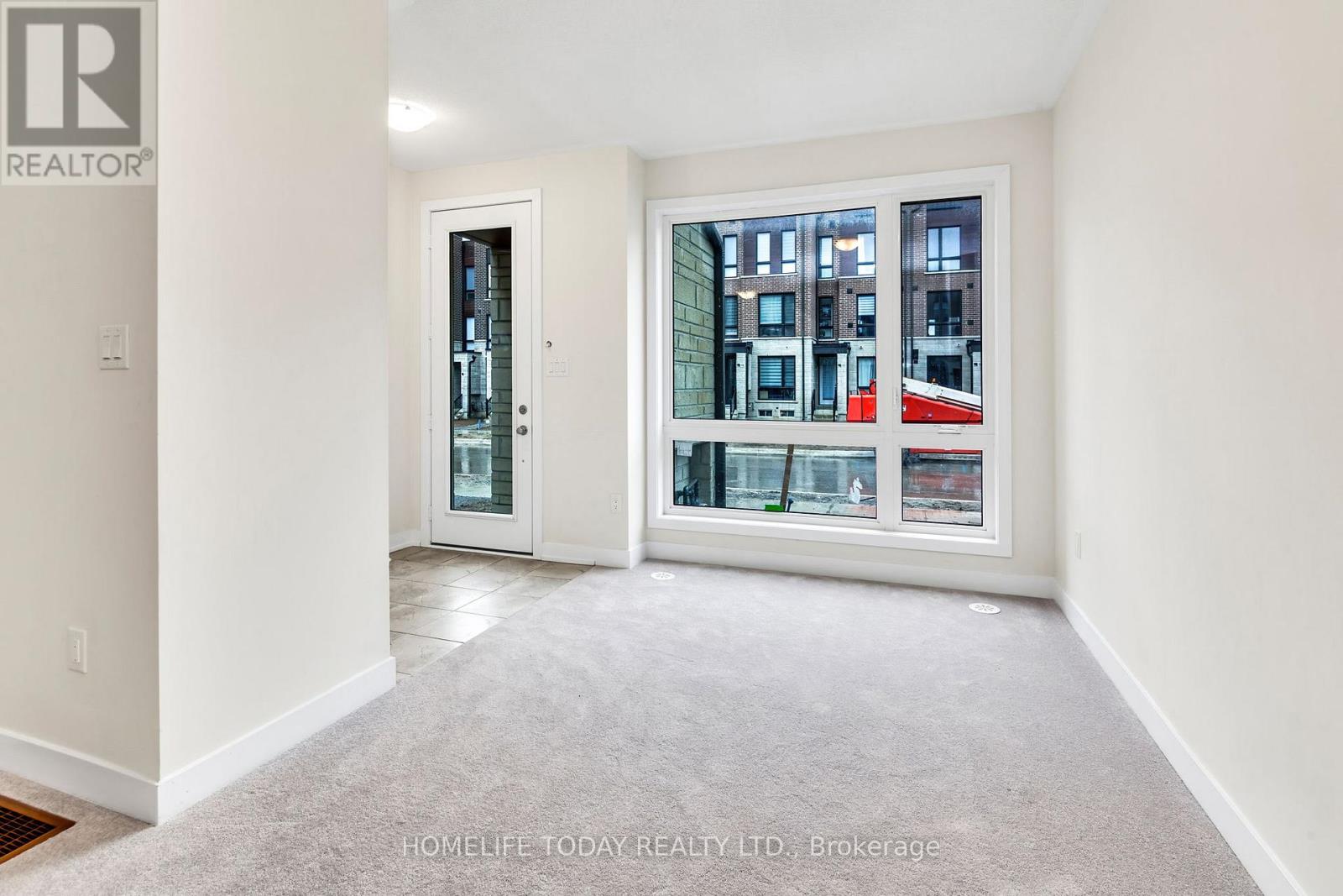 Photo 6 of 104 Stauffer Crescent, Markham ON