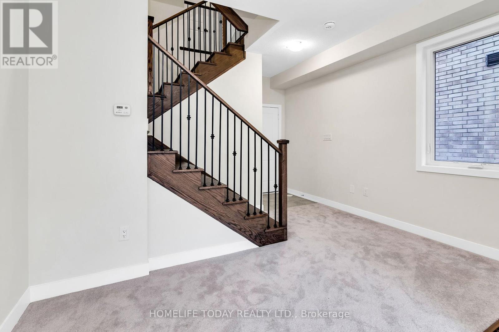 Photo 7 of 104 Stauffer Crescent, Markham ON