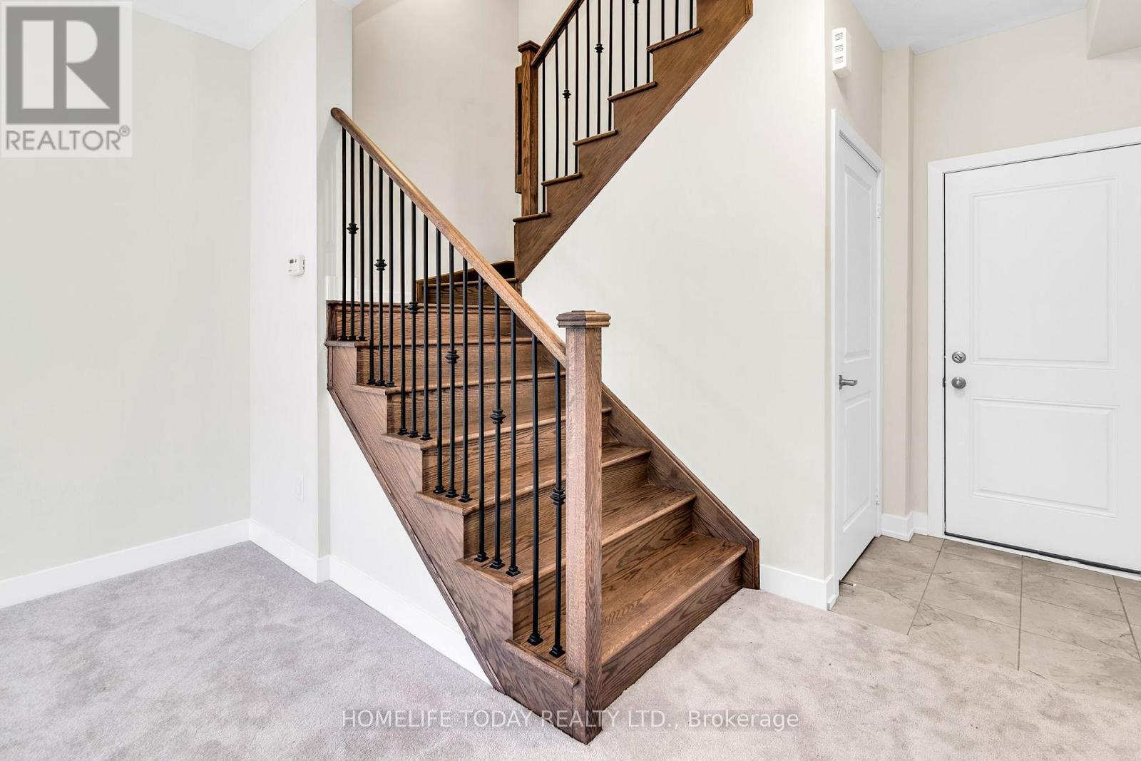 Photo 8 of 104 Stauffer Crescent, Markham ON