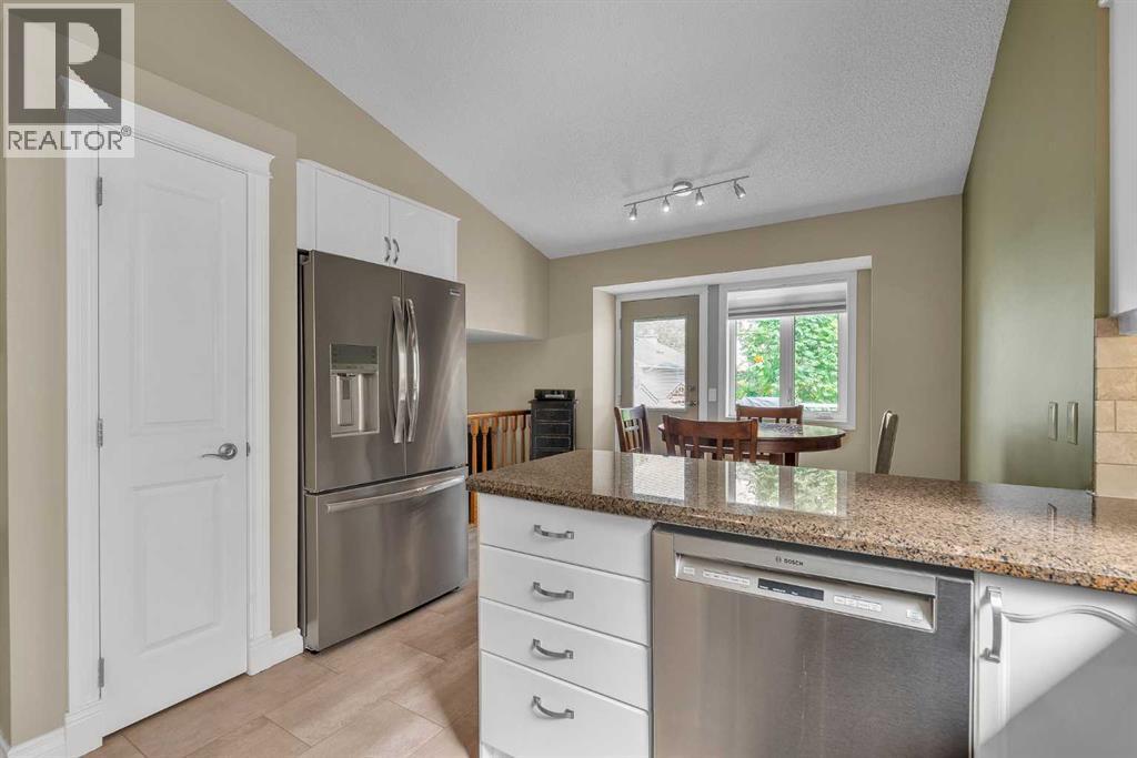 Single Family House 4 Level for Sale in  Douglas Glen Mews SE Douglasdale/Glen Calgary 