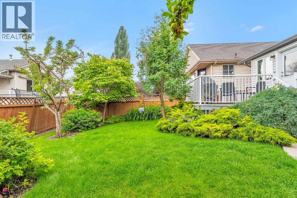 Single Family House 4 Level for Sale in  Douglas Glen Mews SE Douglasdale/Glen Calgary 
