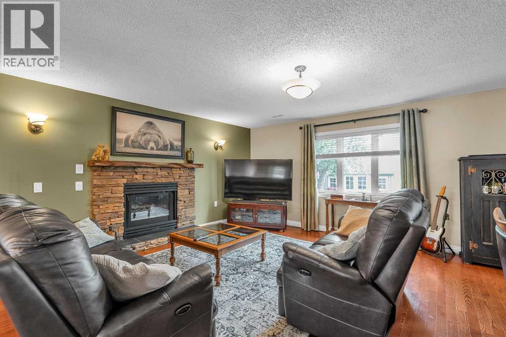 Single Family House 4 Level for Sale in  Douglas Glen Mews SE Douglasdale/Glen Calgary 