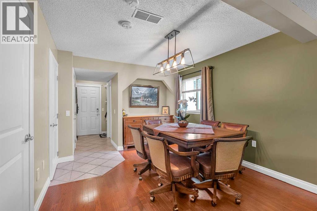 Single Family House 4 Level for Sale in  Douglas Glen Mews SE Douglasdale/Glen Calgary 