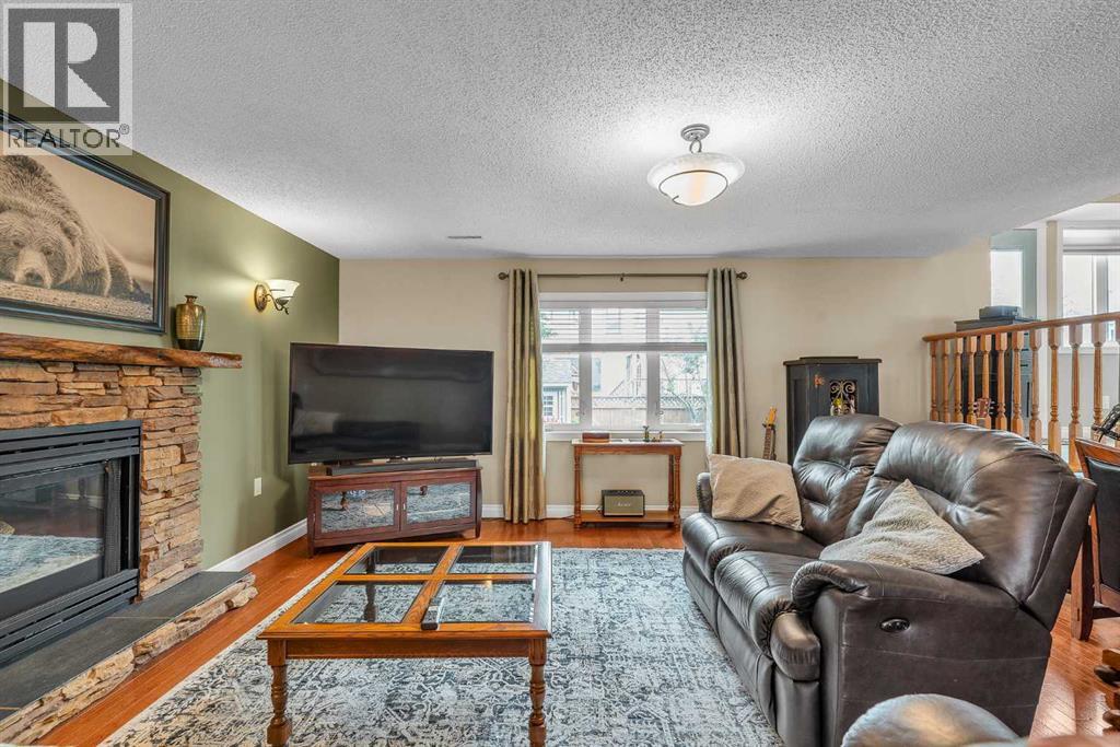Single Family House 4 Level for Sale in  Douglas Glen Mews SE Douglasdale/Glen Calgary 