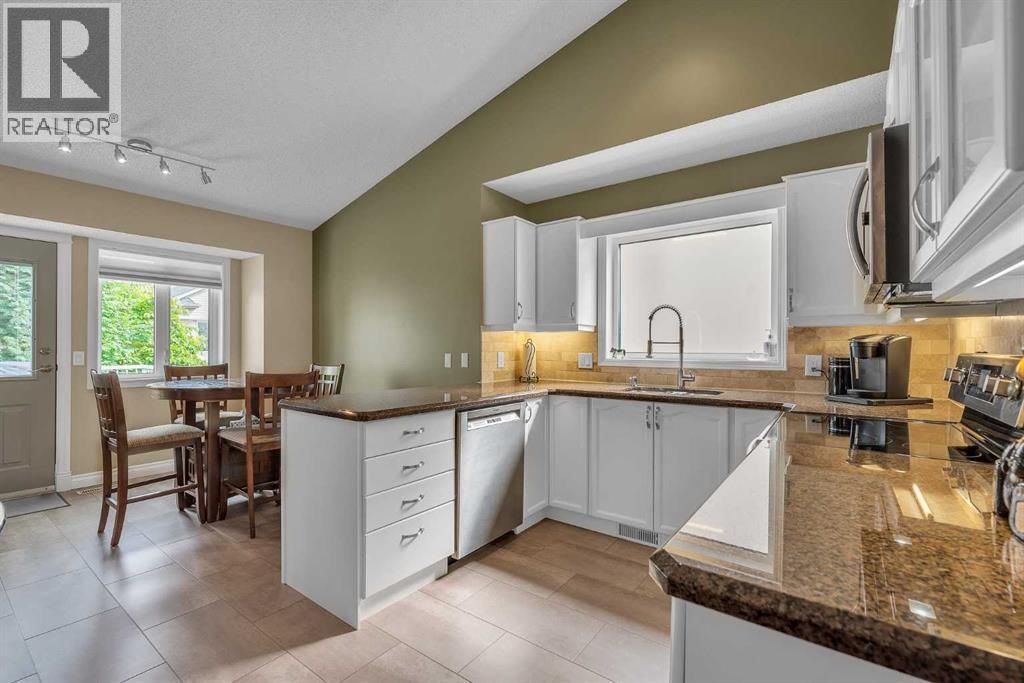 Single Family House 4 Level for Sale in  Douglas Glen Mews SE Douglasdale/Glen Calgary 