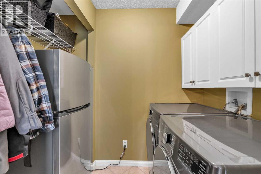 Single Family House 4 Level for Sale in  Douglas Glen Mews SE Douglasdale/Glen Calgary 