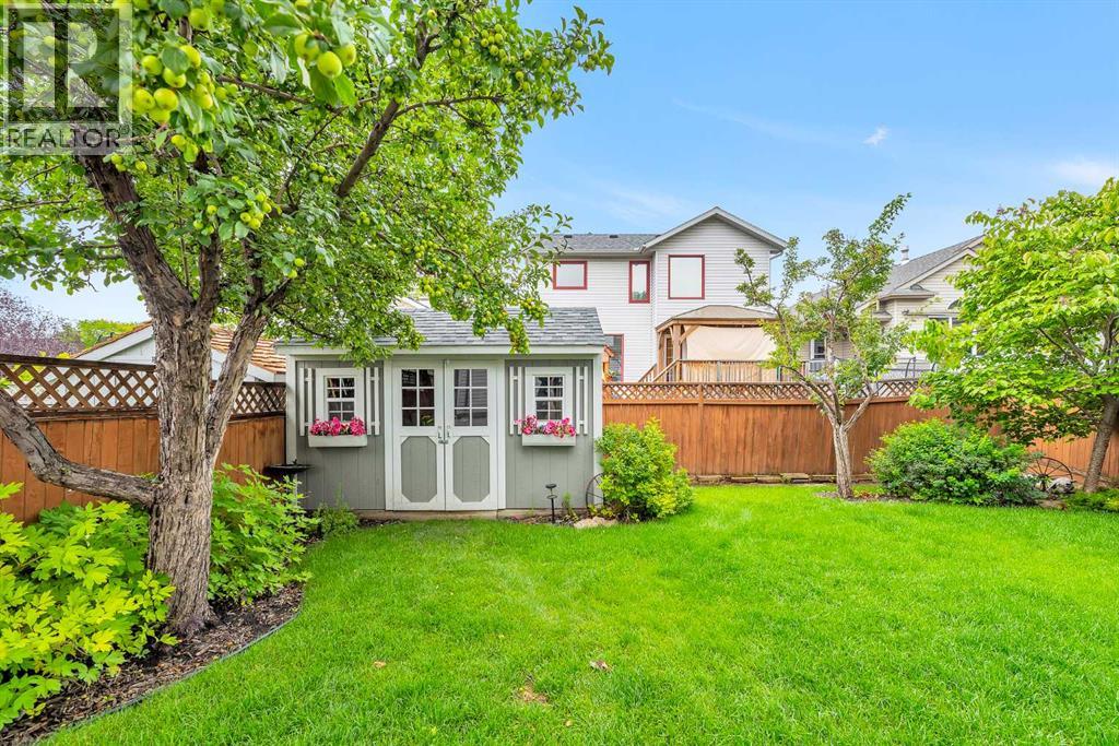 Single Family House 4 Level for Sale in  Douglas Glen Mews SE Douglasdale/Glen Calgary 