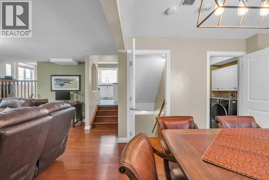 Single Family House 4 Level for Sale in  Douglas Glen Mews SE Douglasdale/Glen Calgary 