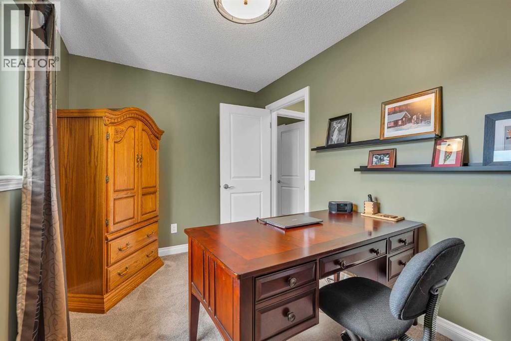 Single Family House 4 Level for Sale in  Douglas Glen Mews SE Douglasdale/Glen Calgary 