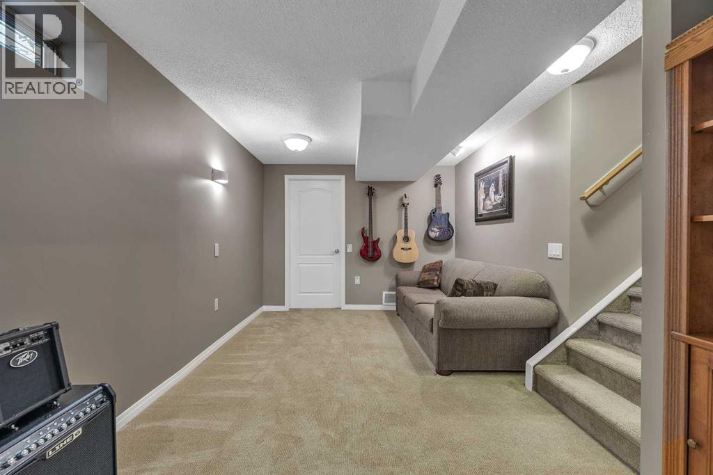 Single Family House 4 Level for Sale in  Douglas Glen Mews SE Douglasdale/Glen Calgary 