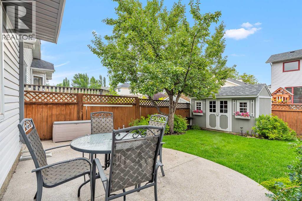 Single Family House 4 Level for Sale in  Douglas Glen Mews SE Douglasdale/Glen Calgary 