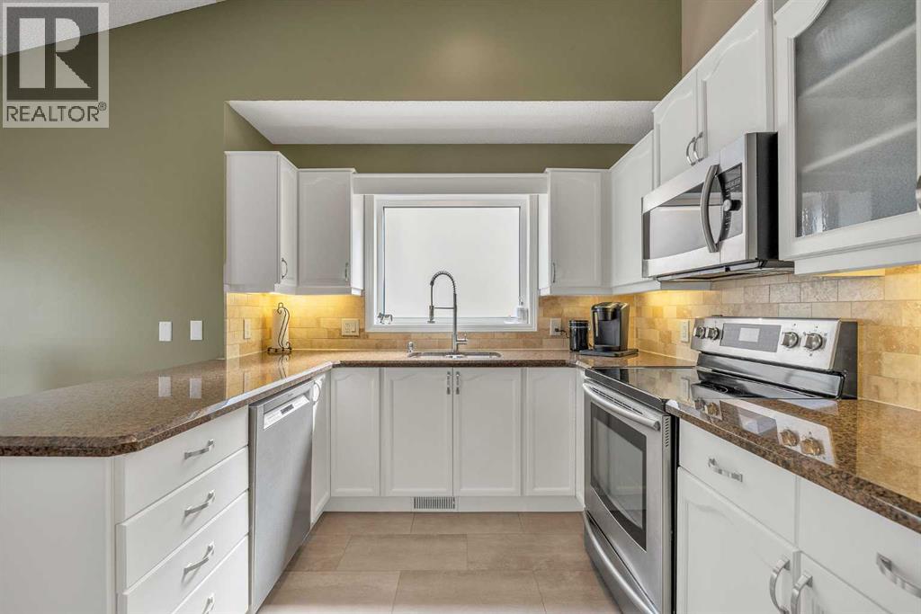 Single Family House 4 Level for Sale in  Douglas Glen Mews SE Douglasdale/Glen Calgary 