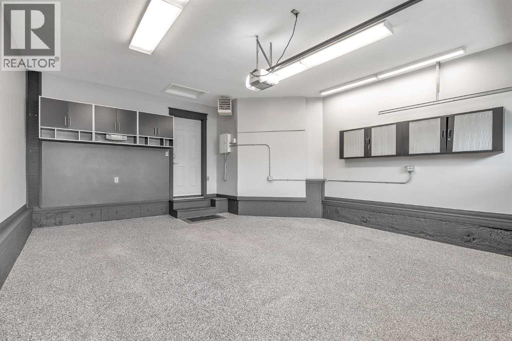Single Family House 4 Level for Sale in  Douglas Glen Mews SE Douglasdale/Glen Calgary 