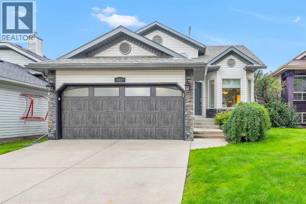 112 Douglas Glen Mews SE, Calgary, Alberta