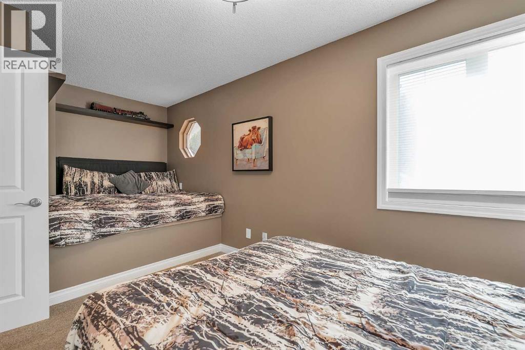 Single Family House 4 Level for Sale in  Douglas Glen Mews SE Douglasdale/Glen Calgary 