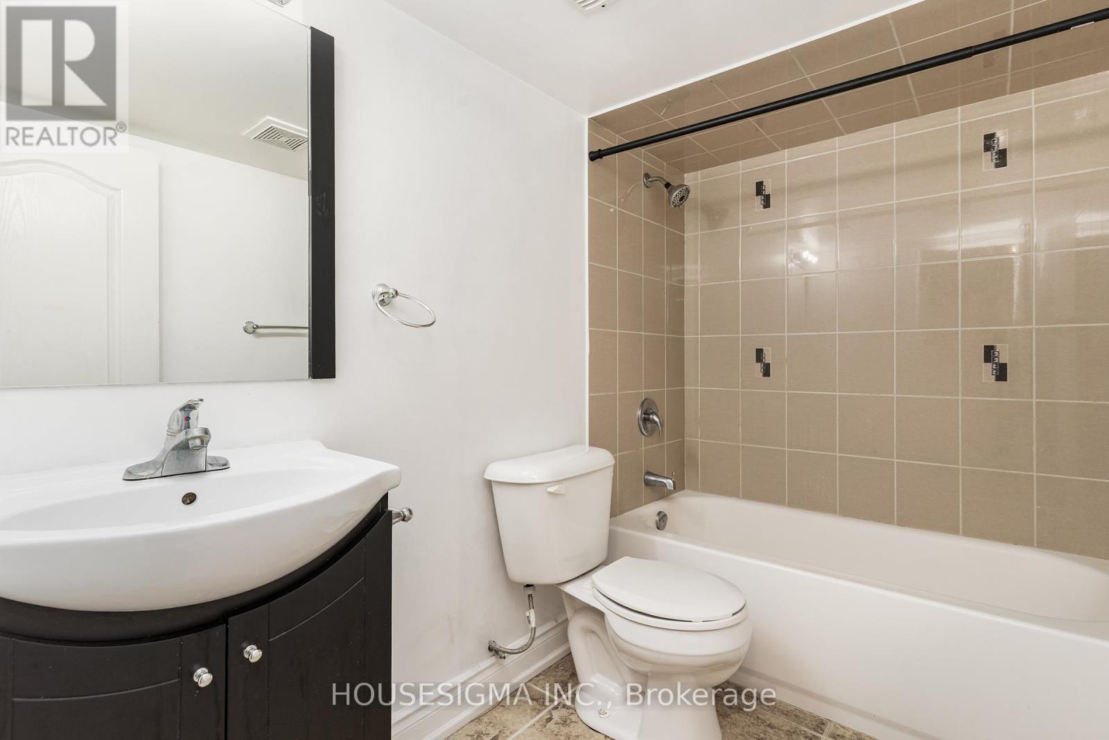 Photo 10 of Basement 243 Elbern Markell Drive, Brampton ON