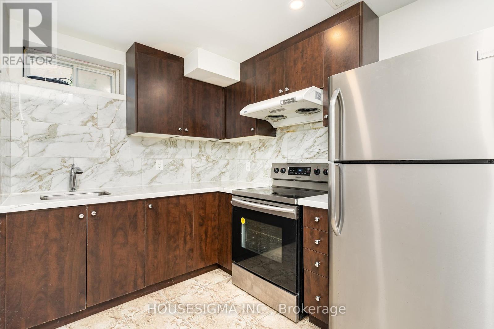 Photo 8 of Basement 243 Elbern Markell Drive, Brampton ON