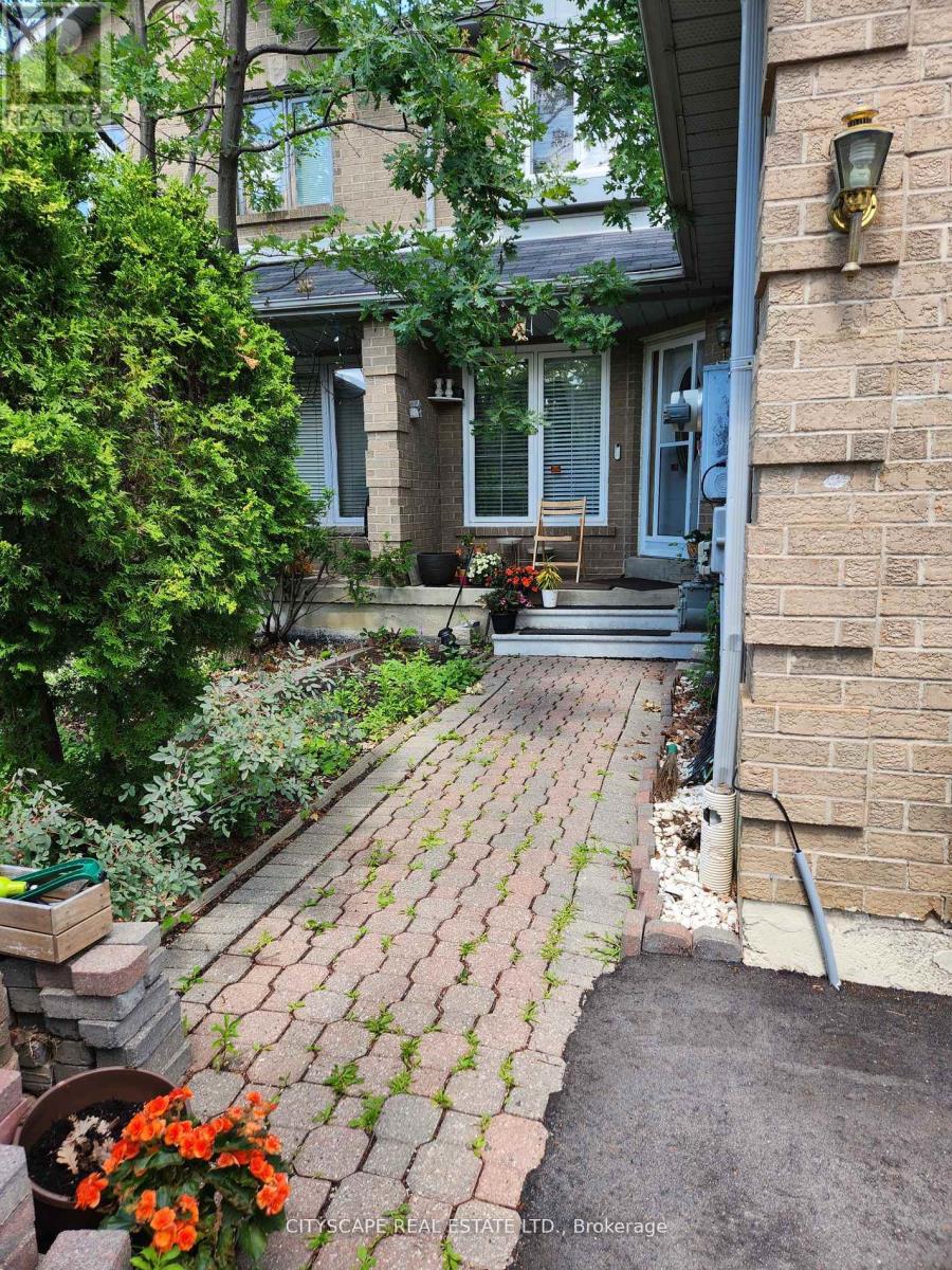 Photo 1 of 936 Blizzard Road, Mississauga ON