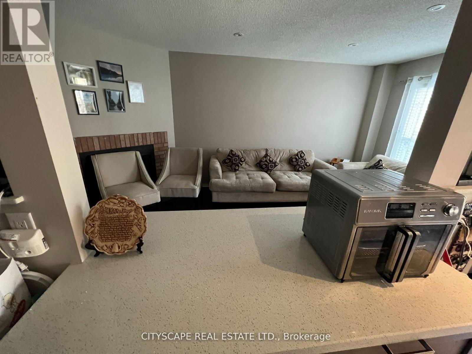 Photo 11 of 936 Blizzard Road, Mississauga ON