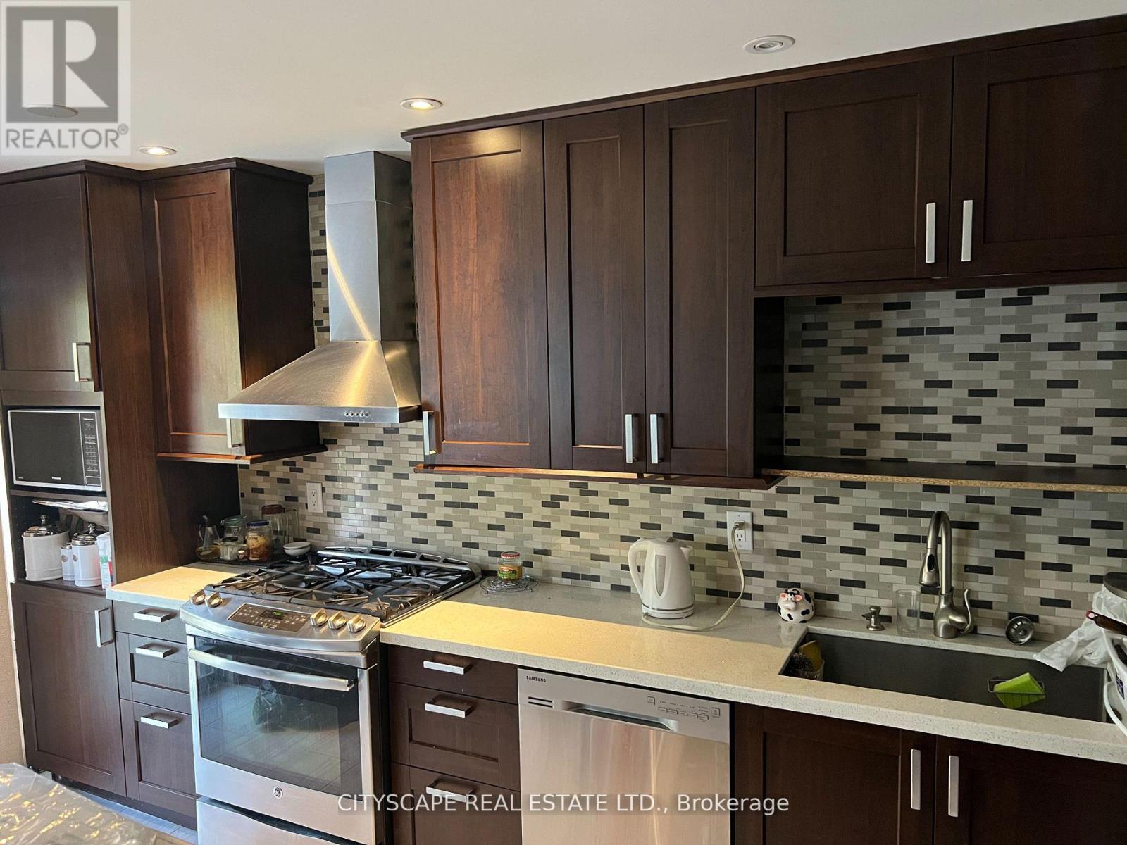 Photo 13 of 936 Blizzard Road, Mississauga ON