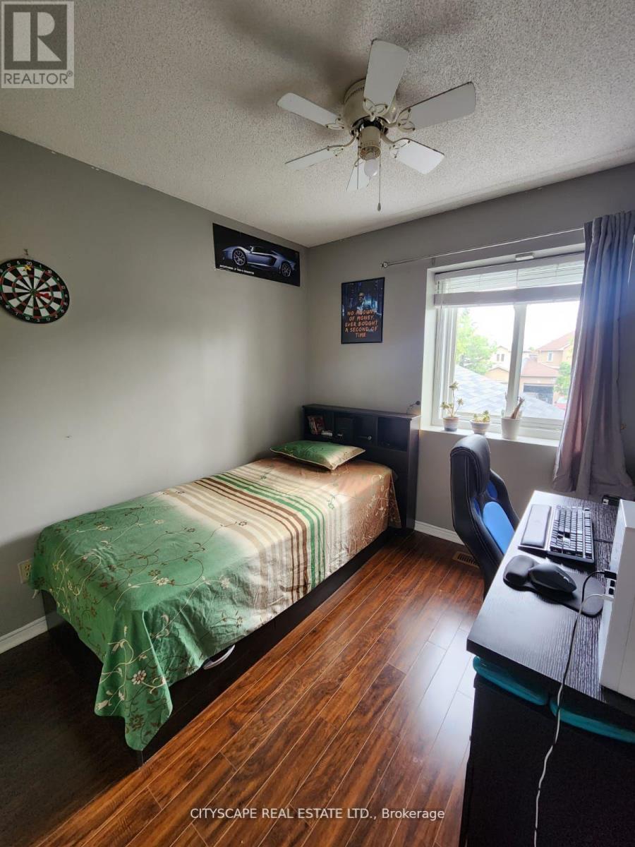 Photo 18 of 936 Blizzard Road, Mississauga ON