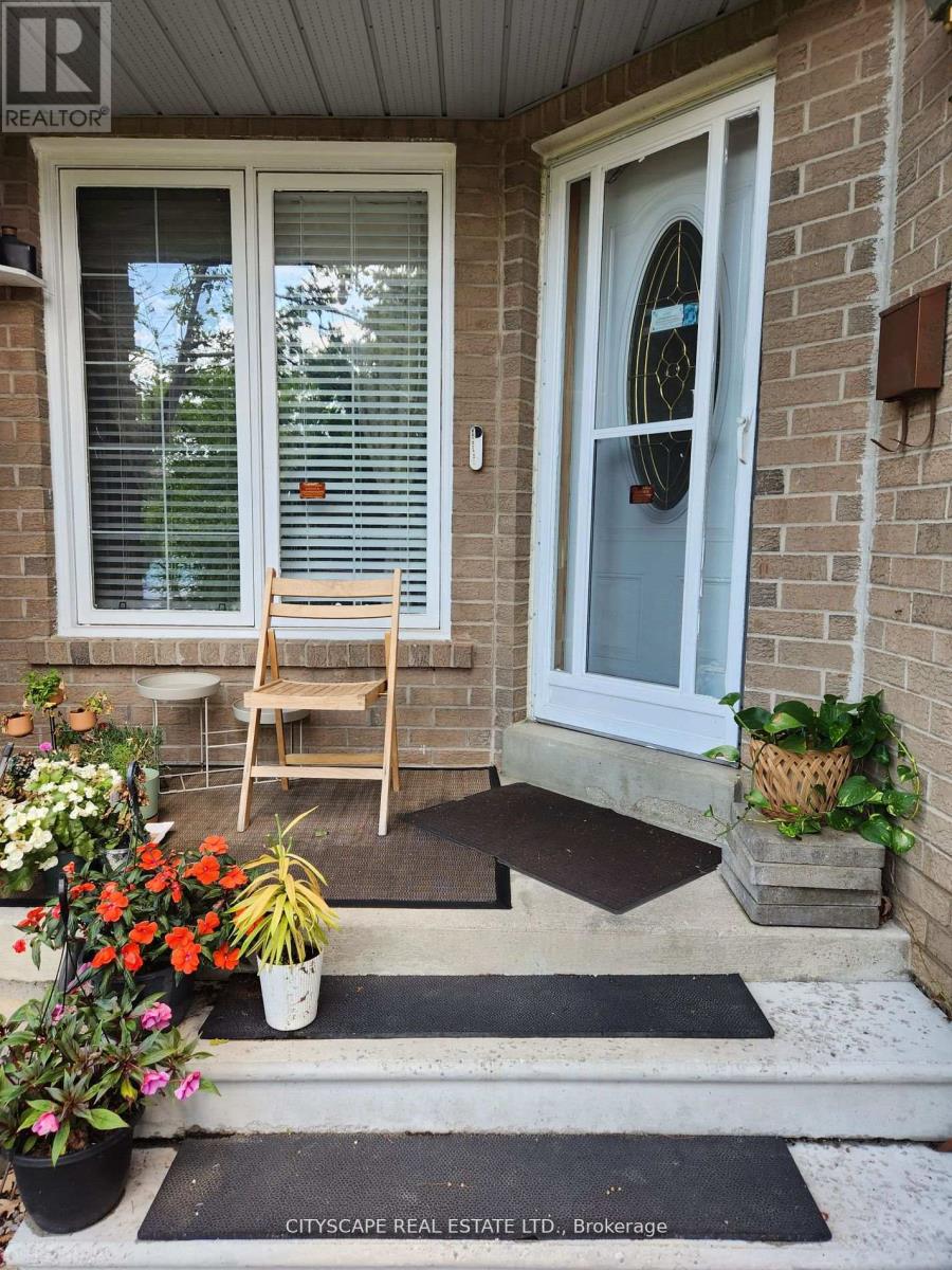 Photo 2 of 936 Blizzard Road, Mississauga ON