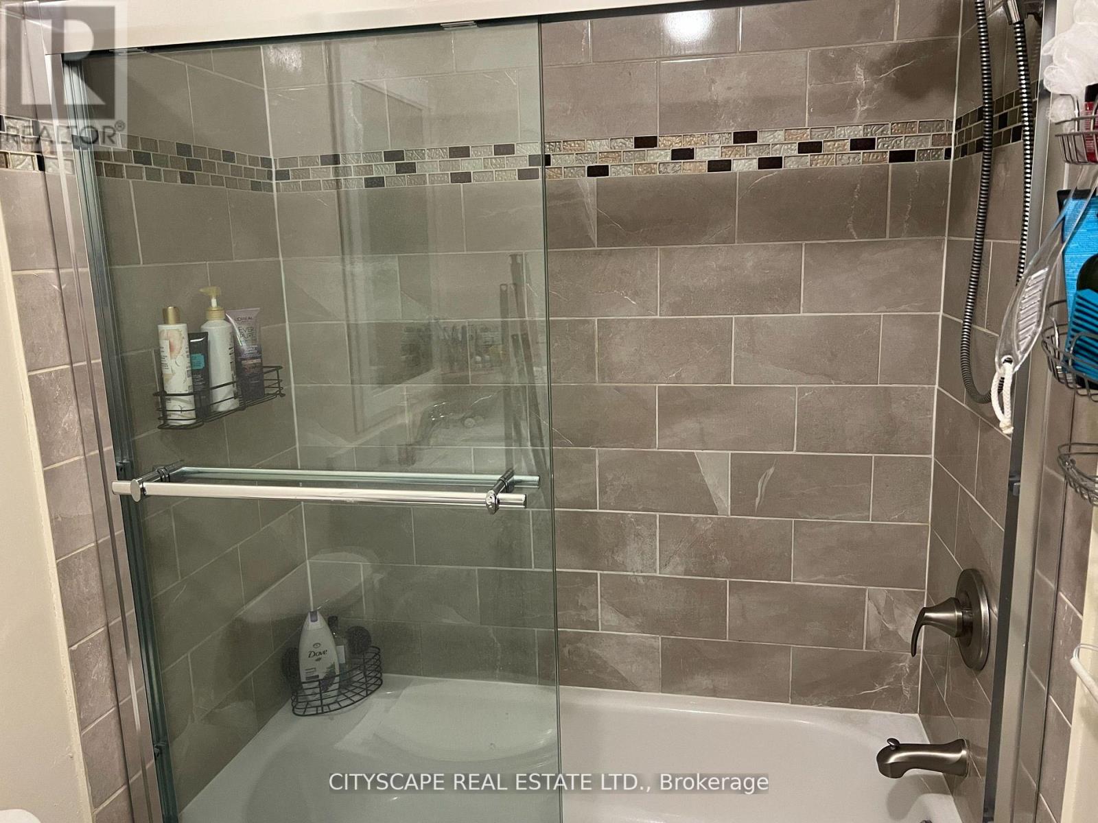 Photo 21 of 936 Blizzard Road, Mississauga ON