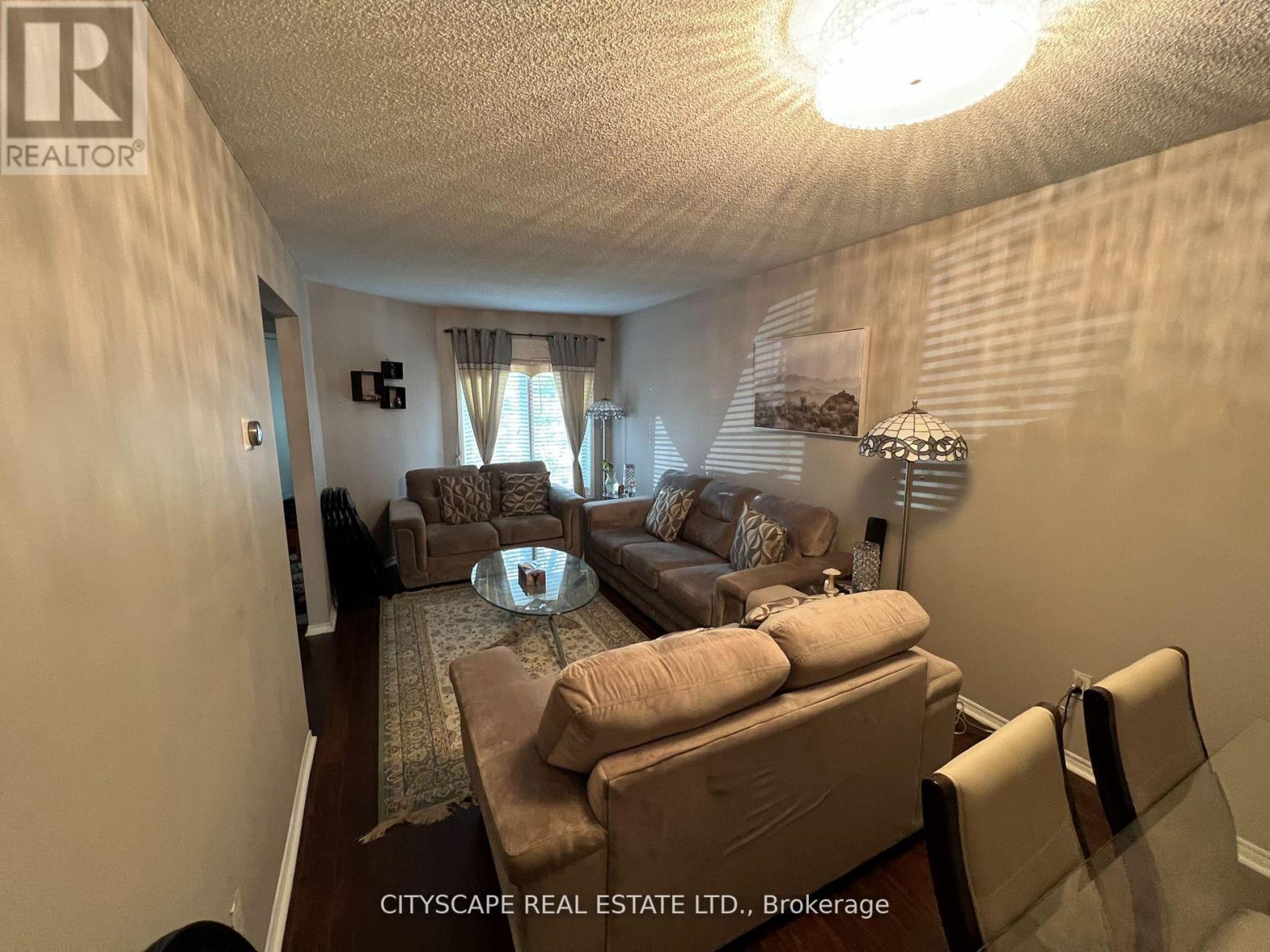 Photo 5 of 936 Blizzard Road, Mississauga ON