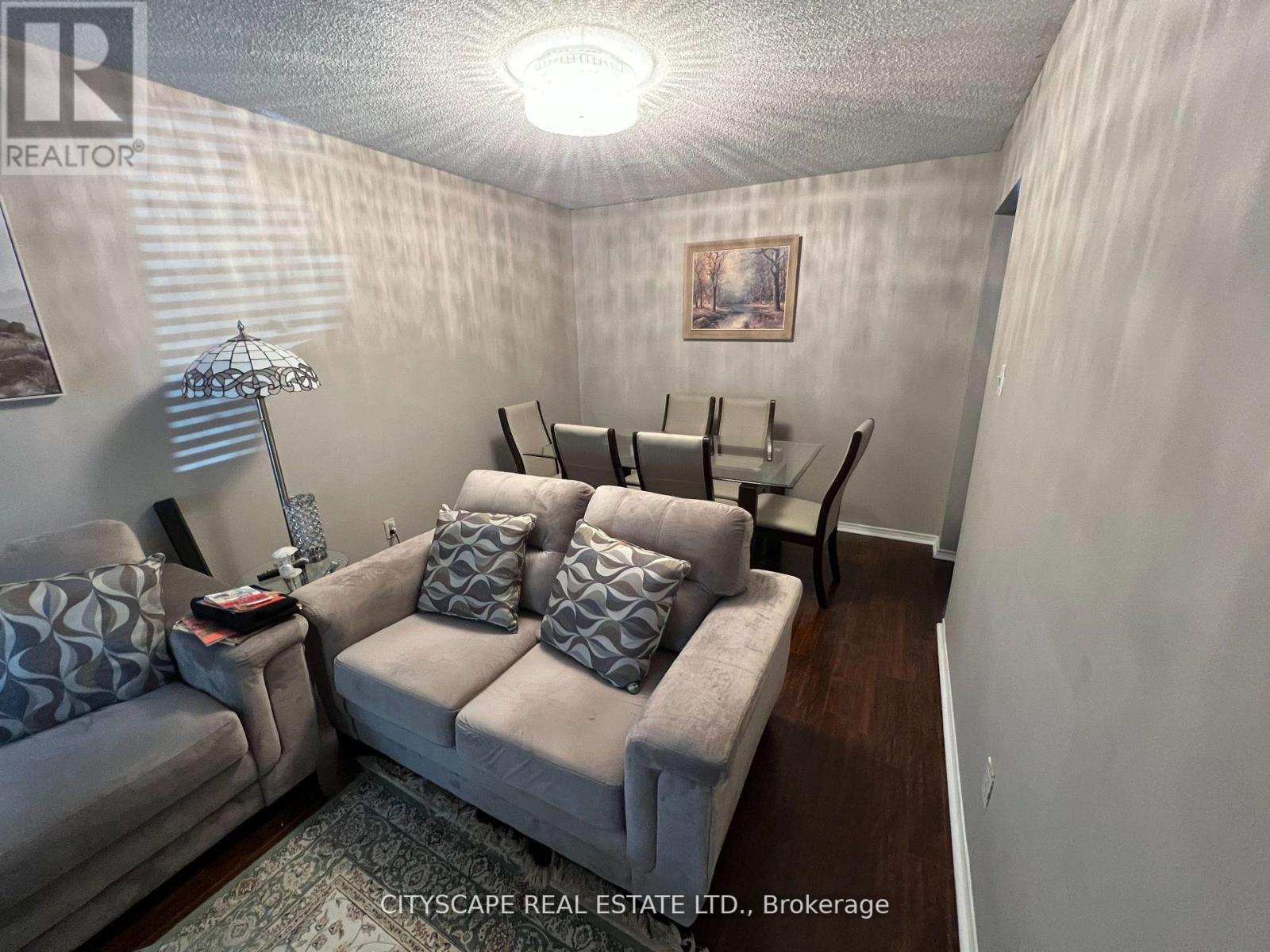 Photo 6 of 936 Blizzard Road, Mississauga ON