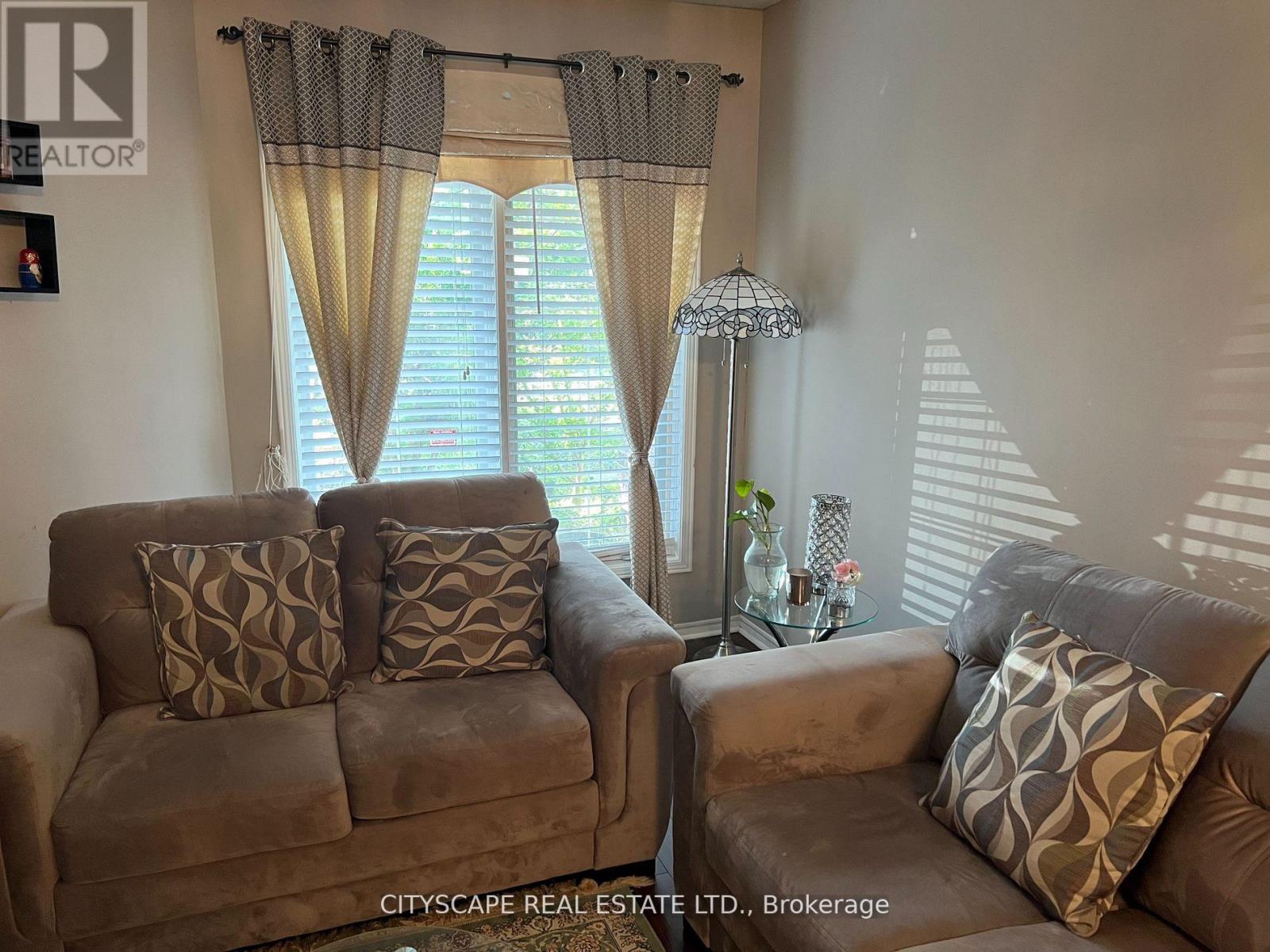 Photo 8 of 936 Blizzard Road, Mississauga ON
