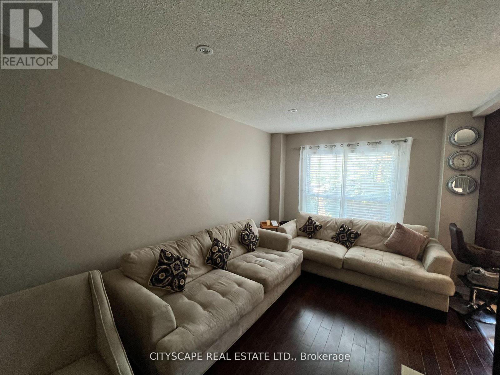 Photo 9 of 936 Blizzard Road, Mississauga ON
