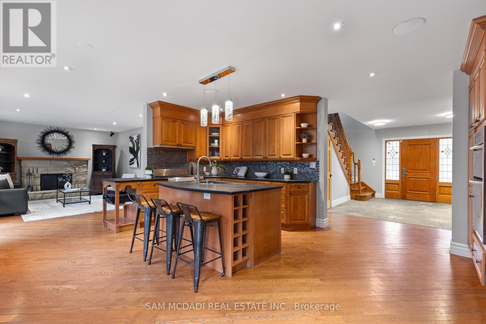 Photo 11 of 690 Meadow Wood Road, Mississauga ON