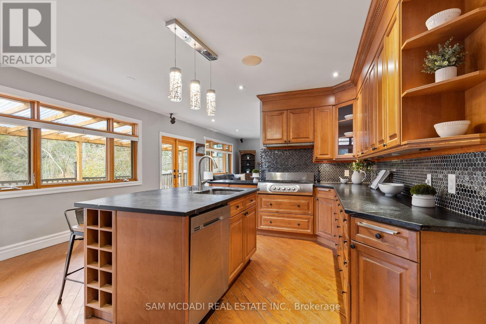 Photo 13 of 690 Meadow Wood Road, Mississauga ON