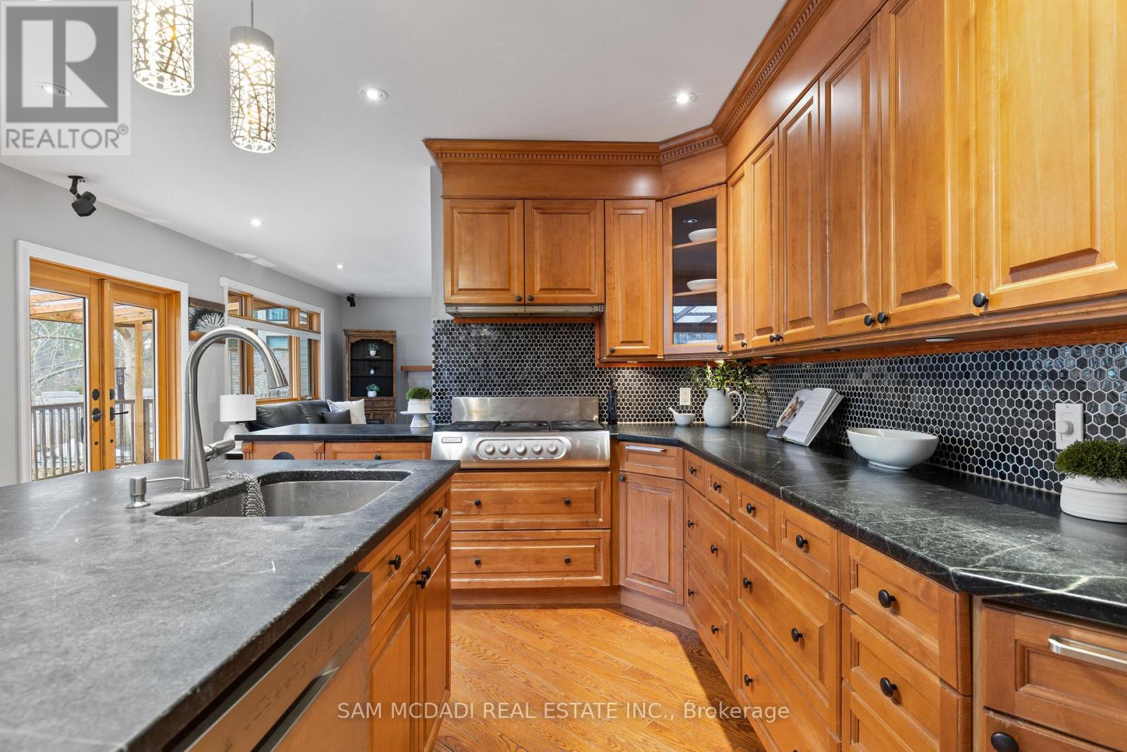 Photo 14 of 690 Meadow Wood Road, Mississauga ON