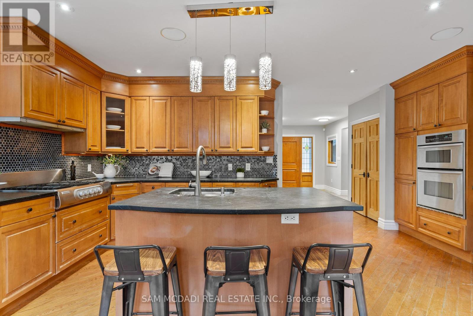 Photo 15 of 690 Meadow Wood Road, Mississauga ON