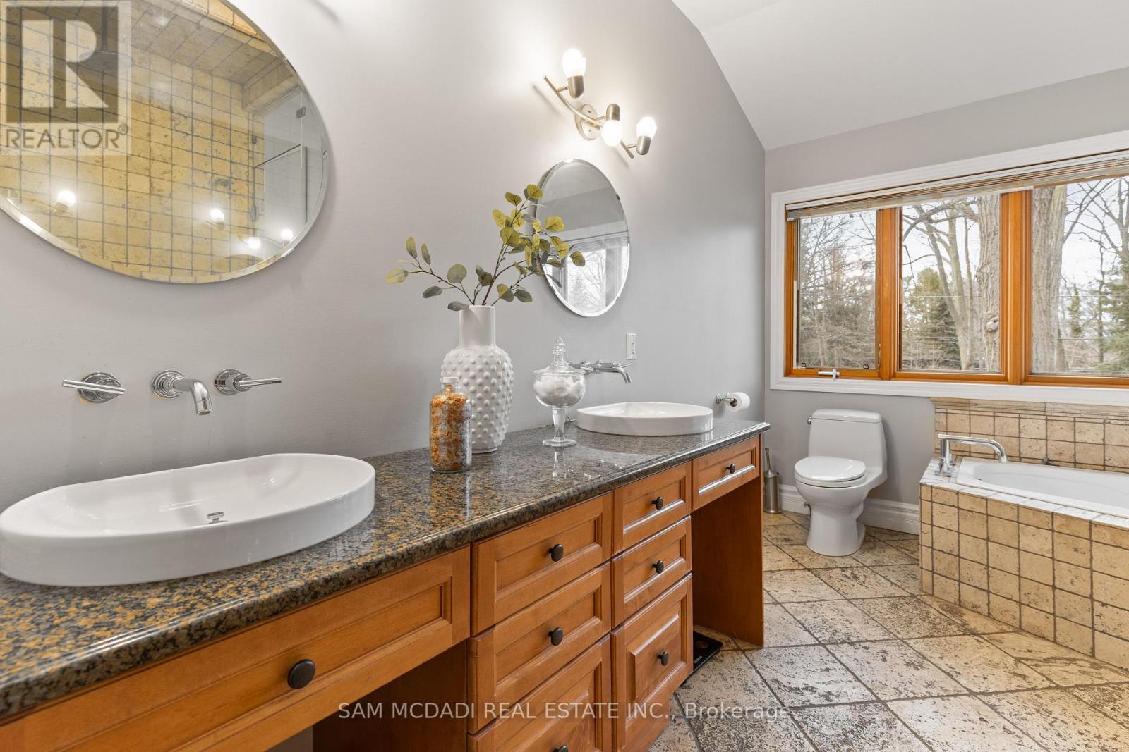 Photo 22 of 690 Meadow Wood Road, Mississauga ON