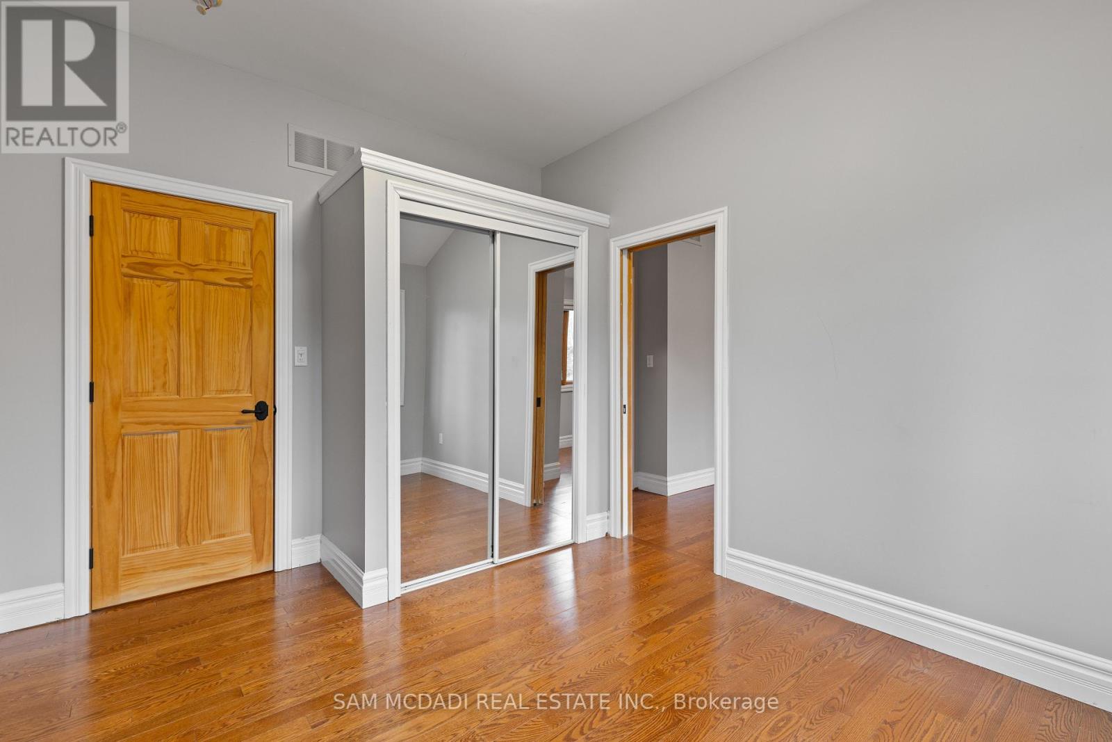 Photo 28 of 690 Meadow Wood Road, Mississauga ON